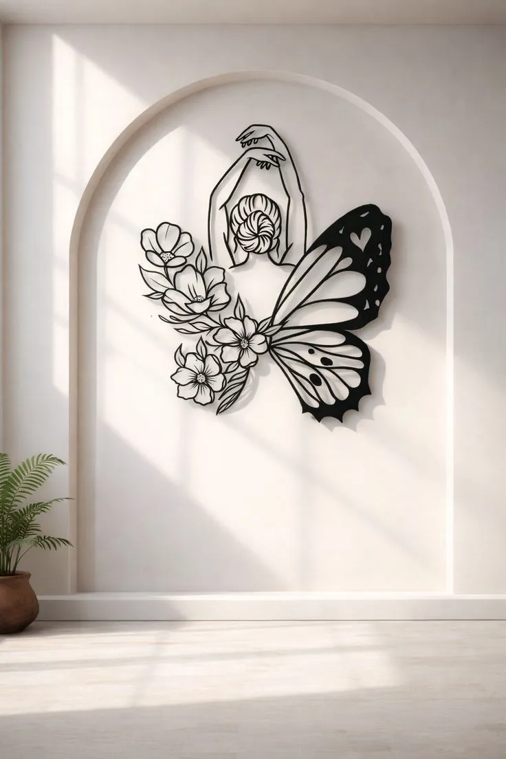 Femme Papillon Florale Élégante