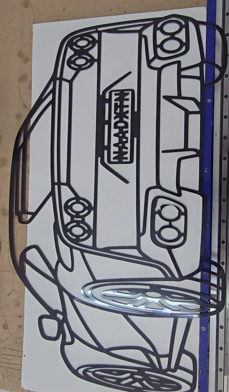Silhouette voiture avec plaque personnalisée — vue principale